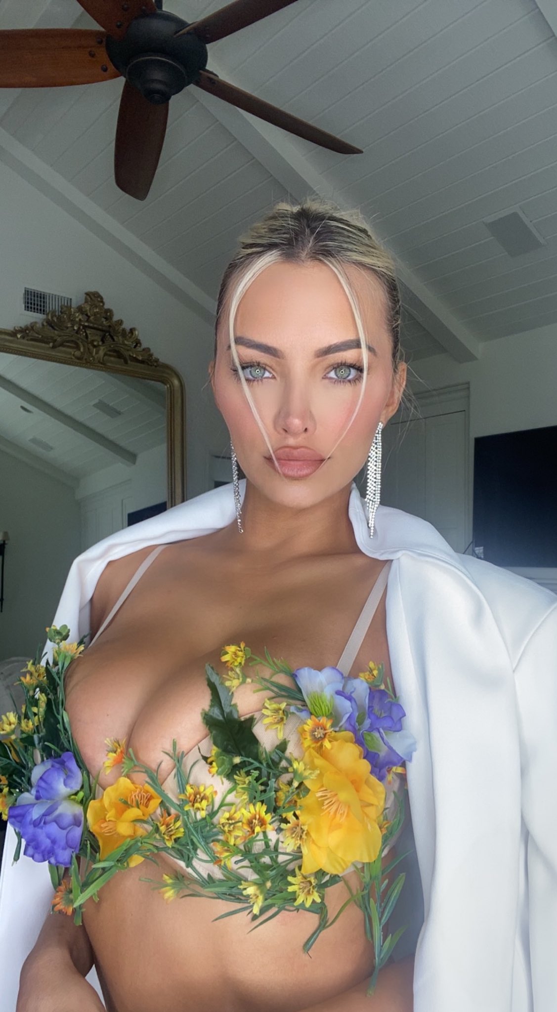 Lindsey Pelas on Twitter: "🌸🥳🌸☀️ https://t.co/MX3QqXIYg8" / Twitter
