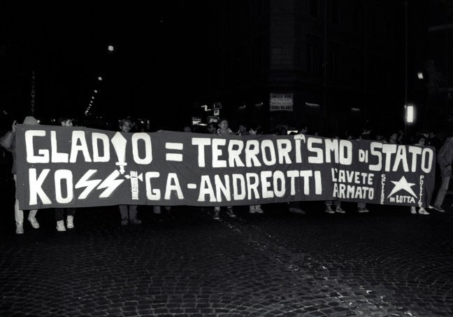 panaradaAlex's tweet photo. Como ya os comenté hace unas semanas, al fin os traigo el hilo sobre ejércitos secretos y terrorismo en Europa Occidental durante la Guerra Fría: la Operación GLADIO ⬇️ https://t.co/QEepZibr6Q