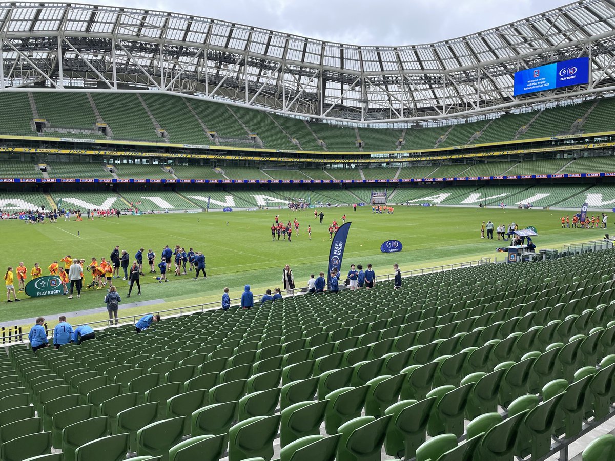 davidoc87's tweet photo. A fantastic experience for our pupils &amp; staff today at the #AldiPlayRugby festival. Thank you to @colm_finnegan &amp; @IrishRugby for organising such a well-run &amp; enjoyable event. Pupils were delighted to meet @ParsonsBeibhinn &amp; @JamesRyan126 @LeinsterRugby @Aldi_Ireland https://t.co/mK0GsmYDur