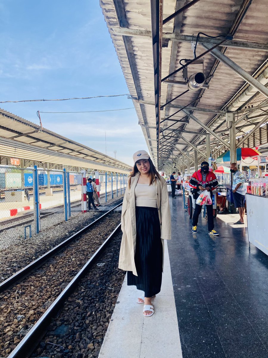 Siyathone's tweet photo. เที่ยวด้วยรถไฟไทย 🚉🛤🏔
ในส่วนของชุดนั้น จัดเต็มเสมือนนั่งรถไฟเร็วที่ญี่ปุ่น 🥳🚄

#nnn #ททท #Thailand #thailandtravel
#amazingthailand 
#เที่ยวเมืองไทย ไม่ไปไม่ร้อน 👻🌤
#เที่ยวด้วยกัน 
#ทะเลหมอก
#อัยเวง https://t.co/oHtTEGwcxL