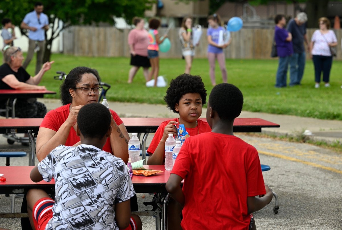 🏫 END OF AN ERA | <a href="/WatsonLane069/">Watson Lane Elementary</a> will permanently close at the end of this school year. 

📸 The school held a closing ceremony this weekend.

“Watson Lane has just been a treasure out here in the south end," said one longtime staff member.

Read more ➡️ bit.ly/3G5win2