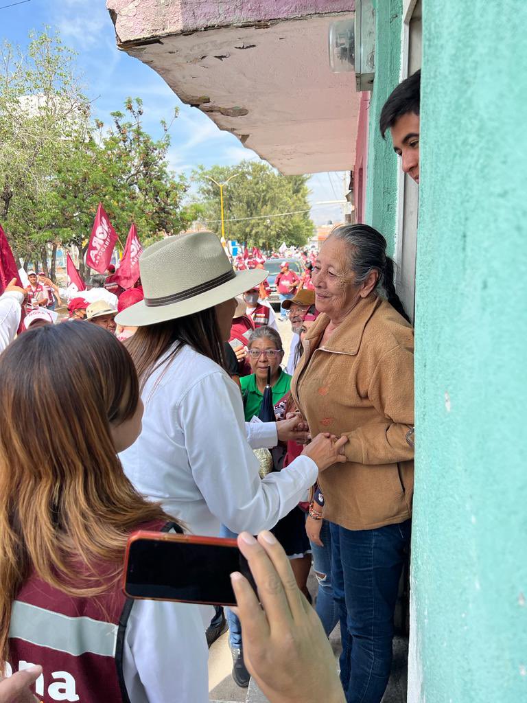 #MaestrosConClaudia tweet media