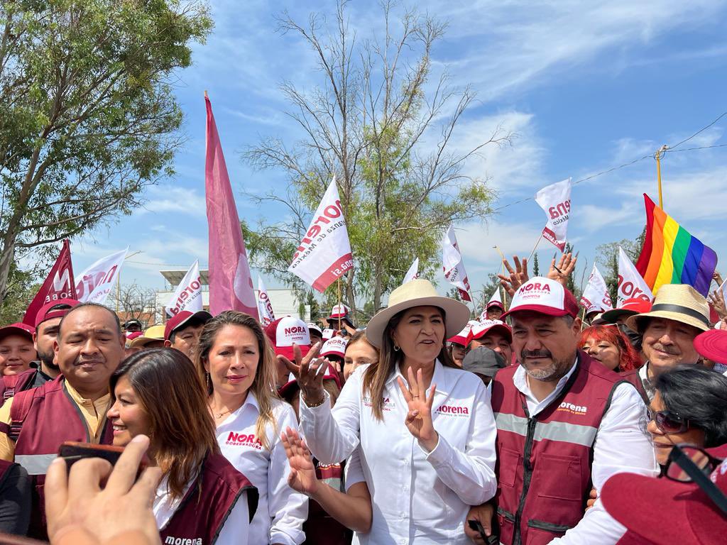 #MaestrosConClaudia tweet media