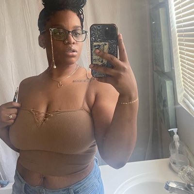 helloneacyy's tweet photo. #NewProfilePic https://t.co/bjMi1ubzoP