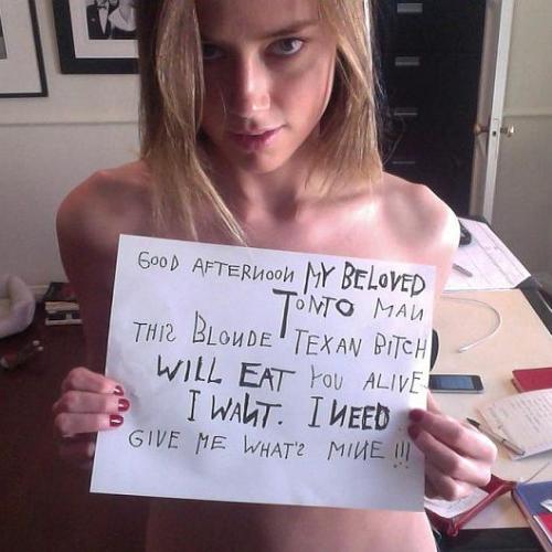 Gamergurl831's tweet photo. @TheEmilyDBaker does this handwriting look familiar?? Do you see a PATTERN here? #justiceforjohnnydepp #johnnydeppfan #johnnydeppisinnocent #depphead #depp #johnnydeep #johnnydeppforever #jhonnydepp #johnnydeppfans #johnnydeppedit https://t.co/pHPTKAy7Ds