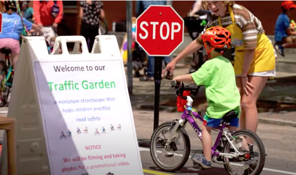 MassTransitLady's tweet photo. I added a park bench to my pop-up #TrafficGardenProject design because it's a multigenerational, Placemaking space. I mean, it's good to rest your bones every once in a while, but even more than that, traffic gardens offer food for thought. 1/5 https://t.co/qKMsF0Pbae