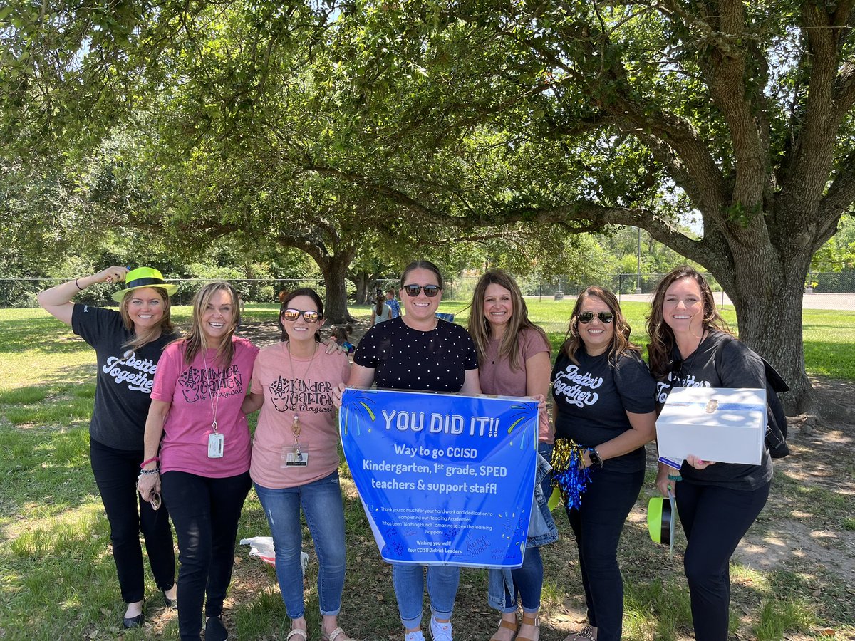 LeslieCottrell3's tweet photo. @BayEaglesSoar Celebrating the completion of Reading Academy! ❤️🦅 #ccisdlearns #bayeagleslearn https://t.co/EHsWZPx1DF