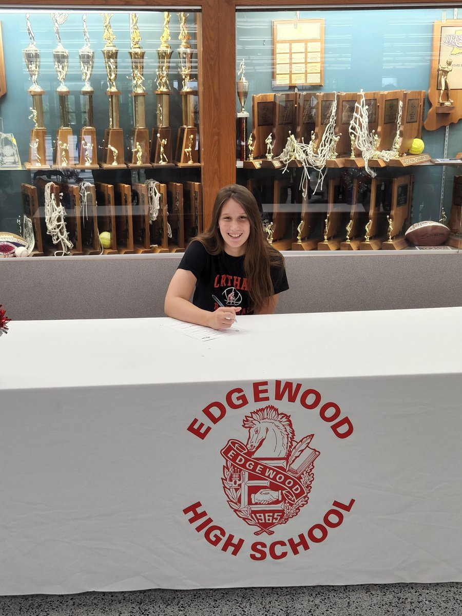 ladymustangbas1's tweet photo. Hard work, perseverance, and great teammate describes Cara Clark.  Congrats on your signing to play basketball at Carthage College! @CaraClark1107 @carthagesports  #gofirebirds https://t.co/xSSe0eLBxj