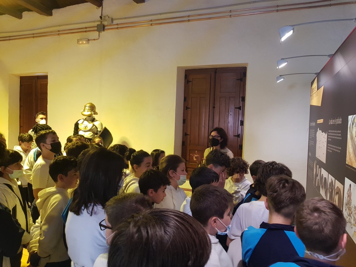 vedrunalabaneza's tweet photo. Los alumnos de 5° visitaron el CITBA para conocer los orígenes y la evolución de nuestra ciudad a lo largo de la historia. Agradecemos a la organización del museo por recibirnos siempre con los brazos abiertos.☺️☺️☺️
#SomosVedruna #NSCLaBañeza #CarmelitasLaBañeza #CITBA #LaBañeza https://t.co/DiWCFLfk4b