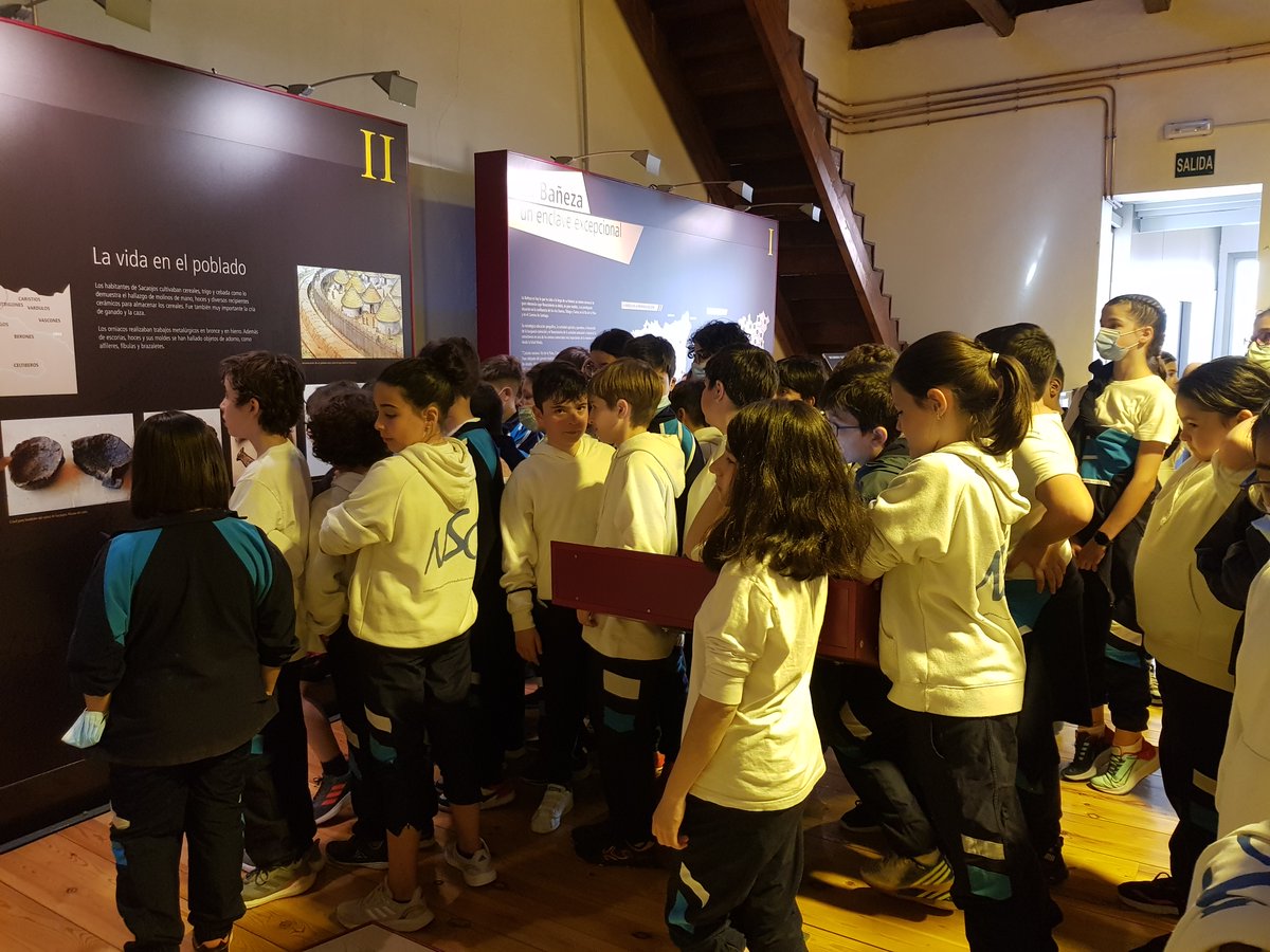 vedrunalabaneza's tweet photo. Los alumnos de 5° visitaron el CITBA para conocer los orígenes y la evolución de nuestra ciudad a lo largo de la historia. Agradecemos a la organización del museo por recibirnos siempre con los brazos abiertos.☺️☺️☺️
#SomosVedruna #NSCLaBañeza #CarmelitasLaBañeza #CITBA #LaBañeza https://t.co/DiWCFLfk4b