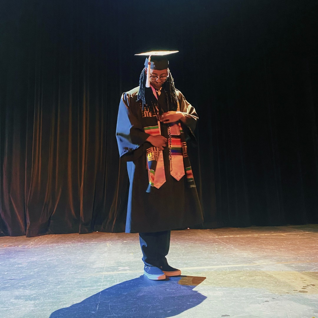 MyersSchoolUA's tweet photo. Congratulations to First Generation Graduate Vee Morman (BFA, Ceramics)! ๐๐๐ฆ Vee's senior exhibition will be on display through May 28, 2022 at the Cummings Center for the History of Psychology.
#Spring2022Graduation #ForeverAZip #MadeAtMyers #MyersGrad @uakron @uakronbcas https://t.co/RvI2flgau7
