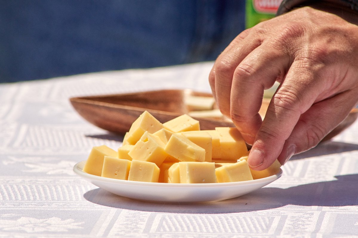 FedelecheFG's tweet photo. #País🇨🇱 | Con vino y galletas: el gran momento del queso en Chile 🧀🤗
Ampliar antecedentes en https://t.co/ynN4IrShsy 🐮
https://t.co/brwXfG21YT
#quesoschilenos #lechechilena #fedeleche #lalechenopara #lechesustentable https://t.co/c4AHsR4K5A