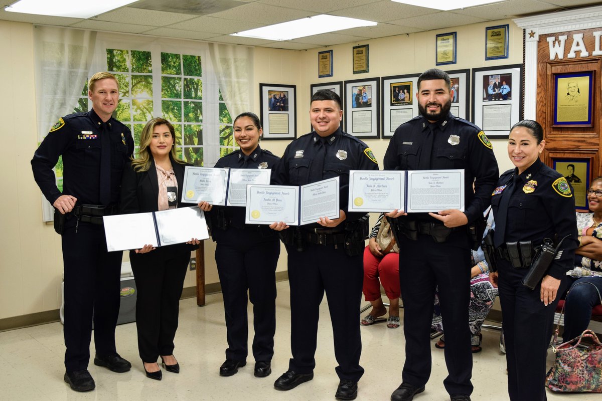 SgtRRuiz1's tweet photo. Congratulations to HPD Officers Ruby Estrada, Sadie Rivas, Austin Perez, and Luis Martinez for receiving the Department's Hostile Engagement Award from an Incident in May 2020, presented by Cmdr David Coleman and Asst Chief Patty Cantu. @houstonpolice https://t.co/aoJCckq7wX