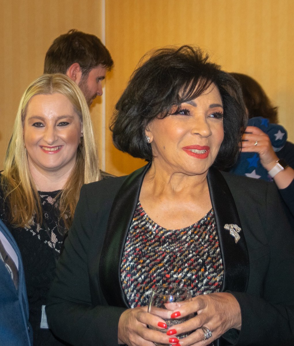 JayneCowan's tweet image. I remember this day like it was yesterday. This was when @shirleybassey was given the #FreedomoftheCity in #Cardiff. @Adrian1Robson gave a speech and made Dame Shirley cry (good tears!). It was also my mother's 80th Birthday &amp;amp; she received a signed photo from the lady herself.
