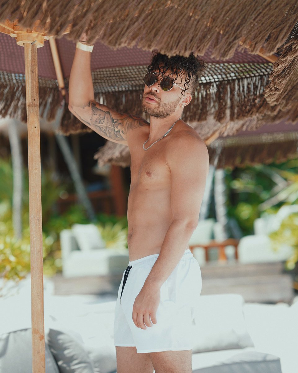 PrinceRoyce's tweet photo. 😎 https://t.co/MM1dT8DQYe