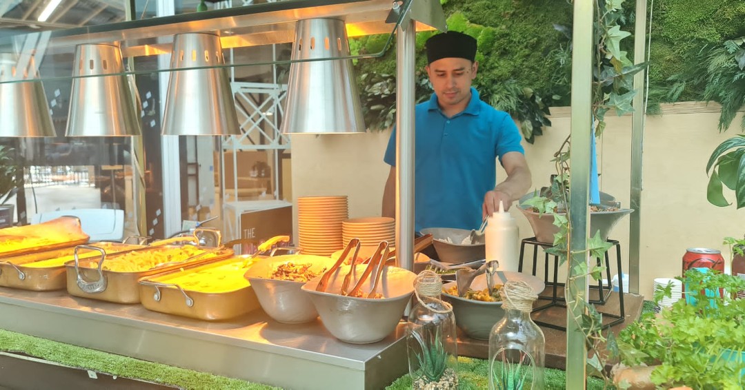 garden_life_250's tweet photo. Mac Shack lunch setting, loads of cheese cheese cheese
#macshack #welovethisbusiness #natwest #cheese https://t.co/TqqUS4VJfM