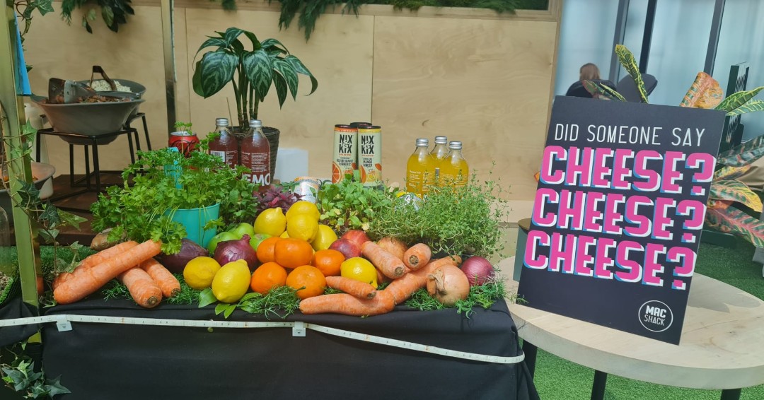 garden_life_250's tweet photo. Mac Shack lunch setting, loads of cheese cheese cheese
#macshack #welovethisbusiness #natwest #cheese https://t.co/TqqUS4VJfM