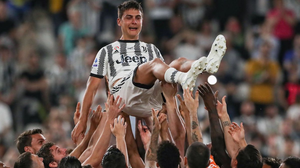 Gleison_Wall's tweet photo. Un trofeo, comunque, lo abbiamo alzato ❤
#Dybala https://t.co/vKJ0esjD3w