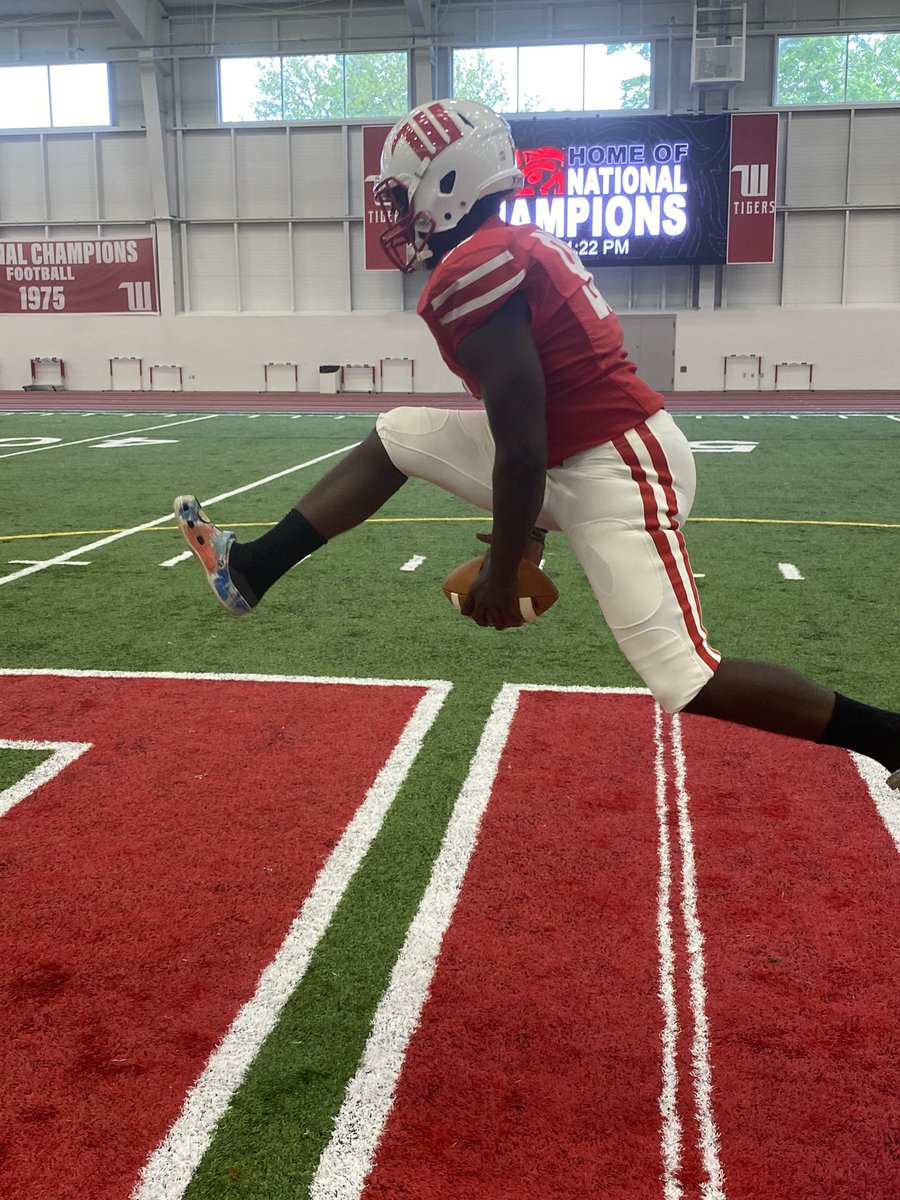 After a great talk with <a href="/JimCollins_FB/">Jim Collins</a> I'm blessed and excited to receive my first offer from Wittenberg University! <a href="/CoachTomBolden/">Tom Bolden</a> <a href="/LakotaWestFB/">Lakota West Football</a>