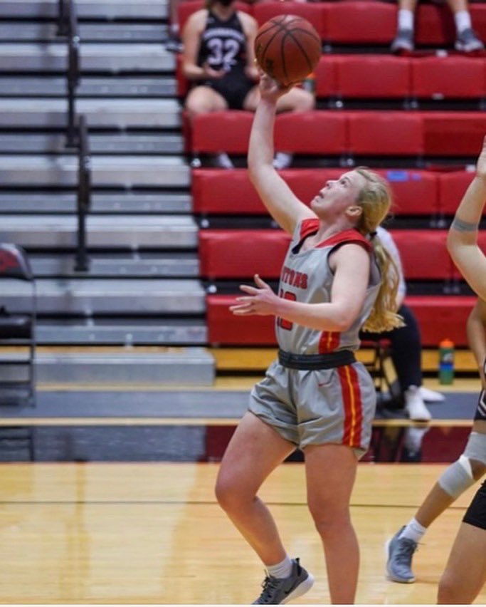 UMSLWBB's tweet image. Dani finished her career by starting 77-77 total games, not missing 1 single game. In her 3 years as a Triton she avg. 7.6 pts, 2.9 asst., 5.2 reb., &amp;amp; shot 80% from the FT line.  Dani WE will miss your tenacious efforts on the floor &amp;amp; everything you have given our program🥳🎓🩺👏