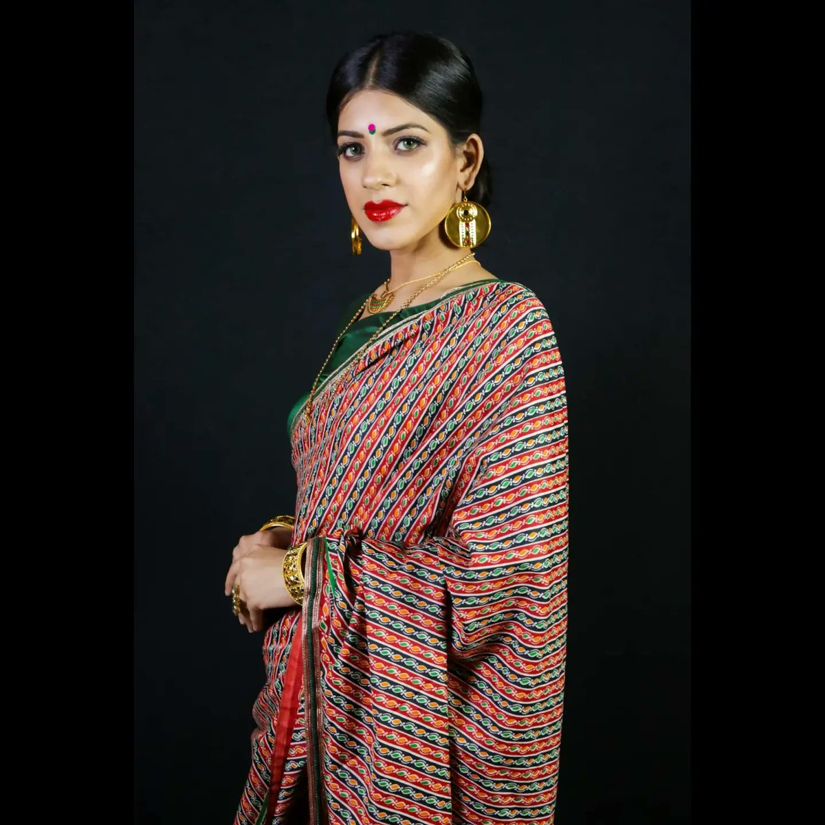 Jitika1's tweet photo. beautiful saree by @Jitikd brand #jitikd #brand #gorkhali https://t.co/vNnPyDRjhM