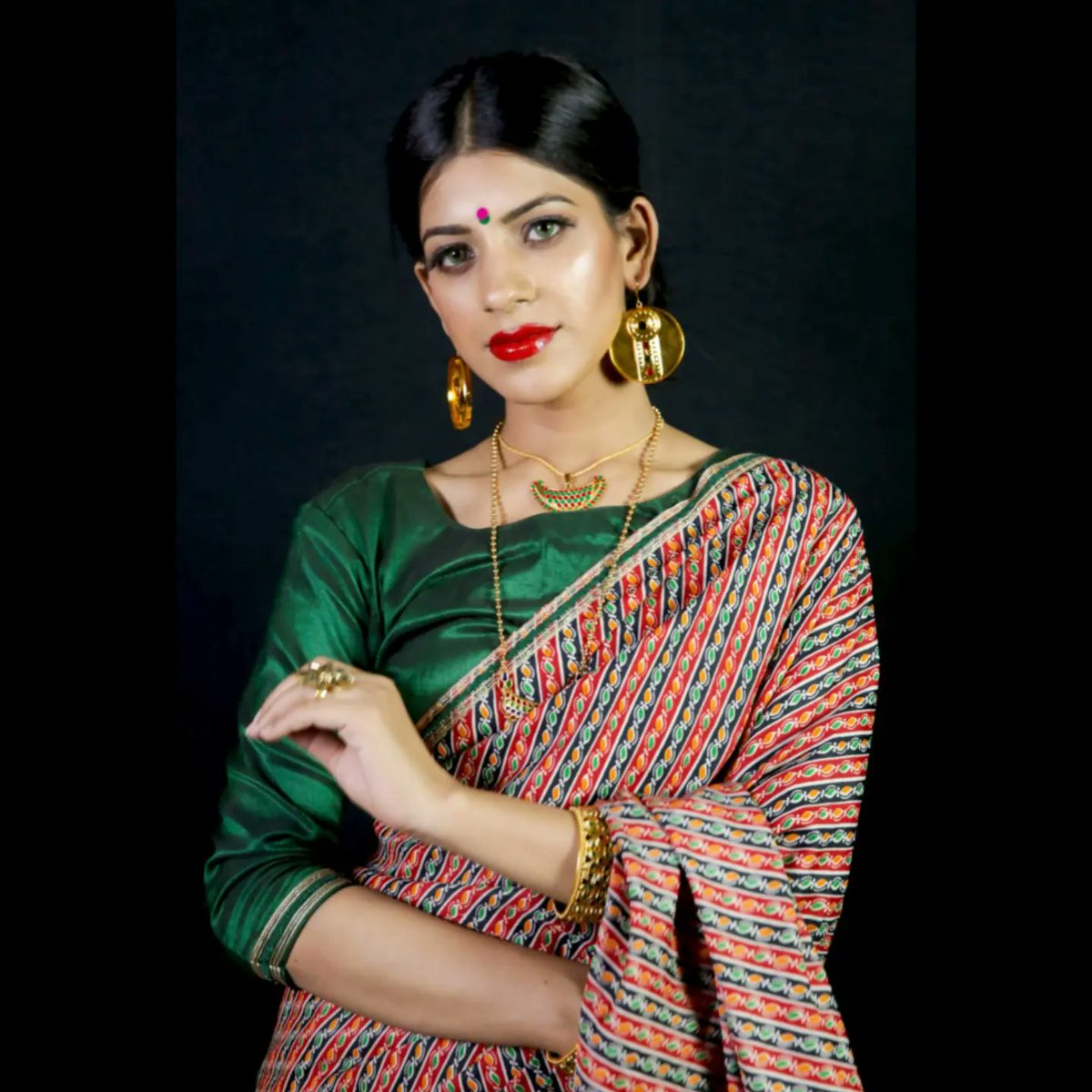 Jitika1's tweet photo. beautiful saree by @Jitikd brand #jitikd #brand #gorkhali https://t.co/vNnPyDRjhM