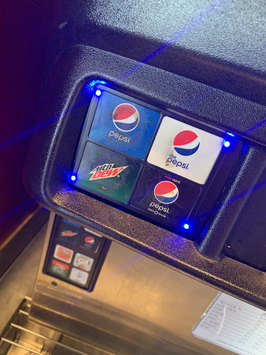 oneoffive_'s tweet photo. Damn @tacobell .. when we asked the staff about the nastiness of their store they literally rolled their eyes, said okay and walked away.

#garbagefood #garbagestaff https://t.co/1JttKjfGgd