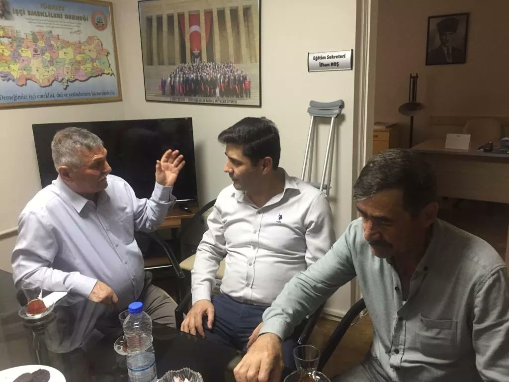İYİ Parti İl İdaresindeki  STK İşleri Başkanı  Uğur HAMZAÇEBİ, Ahmet KABACA ve İYİ Parti İstanbul İl Yön. K. Üyesi Ayhan AKINER'in derneğimizi ziyaretlerinden ötürü teşekkür ederiz. 

Mustafa KAHYA
#TÜED #Şişli Şube Başkan
#emekli #eyt #intibak #zam