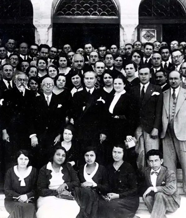 "Milletin bağrından temiz bir kuşak yetişiyor. Bu eseri ona bırakacağım ve gözüm arkamda kalmayacak…"

- Mustafa Kemal Atatürk.

19 Mayıs Atatürk'ü Anma, Gençlik ve Spor Bayramımız kutlu olsun 🇹🇷