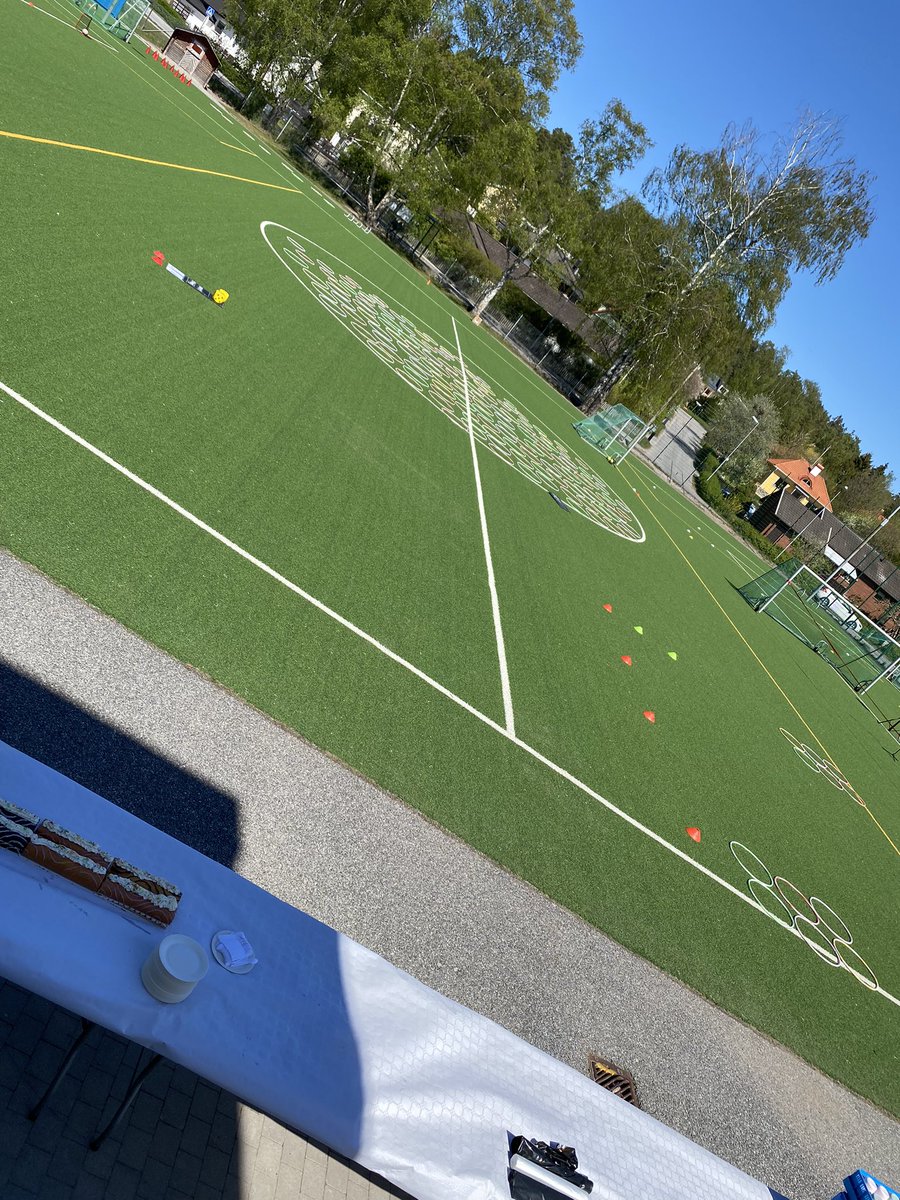 vaxmoraskolan's tweet photo. Certifiering- generation pep - självklart firas det med aktiviteter, musik, lååång tårta, tal och massor av skratt!
Det är lätt att vara stolt på @vaxmoraskolan!
#generationpep #fira #framtiden #klokaval #tillsammans #vaxmoraskolan #stoltrektor https://t.co/sAQKdQ8YSQ