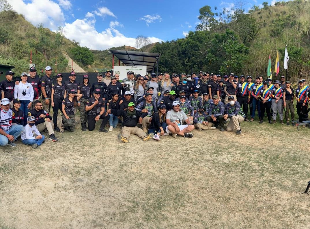 Somos más de 6000 deportistas que viven y sueñan como cualquier otro en esta tierra de campeones. Este es nuestro #deportedenuevatendencia #fedearmascolombia 
<a href="/Fedearmascol/">Fedearmascolombia</a>