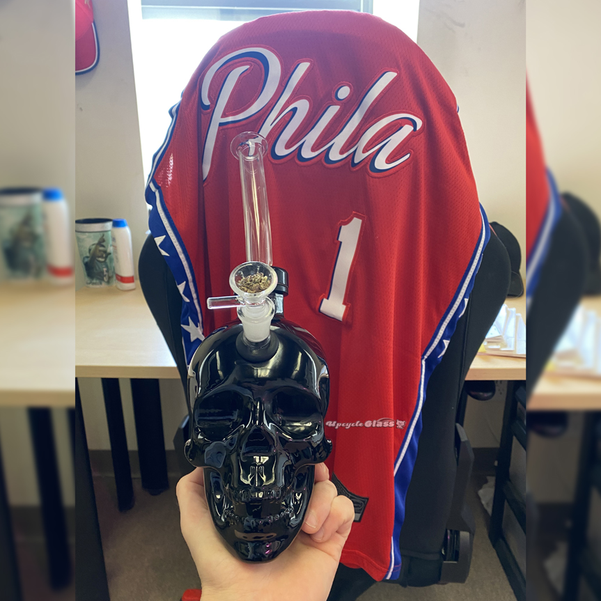Upcycle_Glass's tweet photo. Today's going to be a good day! 💨💨💨

📍 Get this upcycled water pipe at https://t.co/IclT42bhZg 🔗🌿🌿

#saveabottle #upcycle #UpcycleGlass #locallymade https://t.co/cGms41wcVl