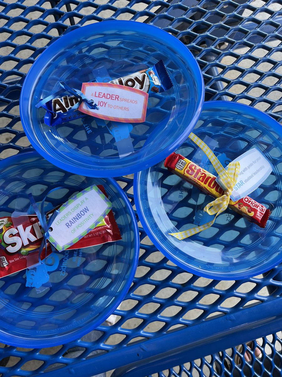 Kempcougars's tweet photo. Enjoyed a popsicle party with all our 21-22 Leaders of the Week! Thank you Ms Huffstetler from @DepewOrtho for the goodies and for your partnership! Already looking forward to 22-23 student leadership opportunities! #PillarsofExcellence🏛 #LearnLeadExcel @CobbSchools https://t.co/DfKW70FFu6