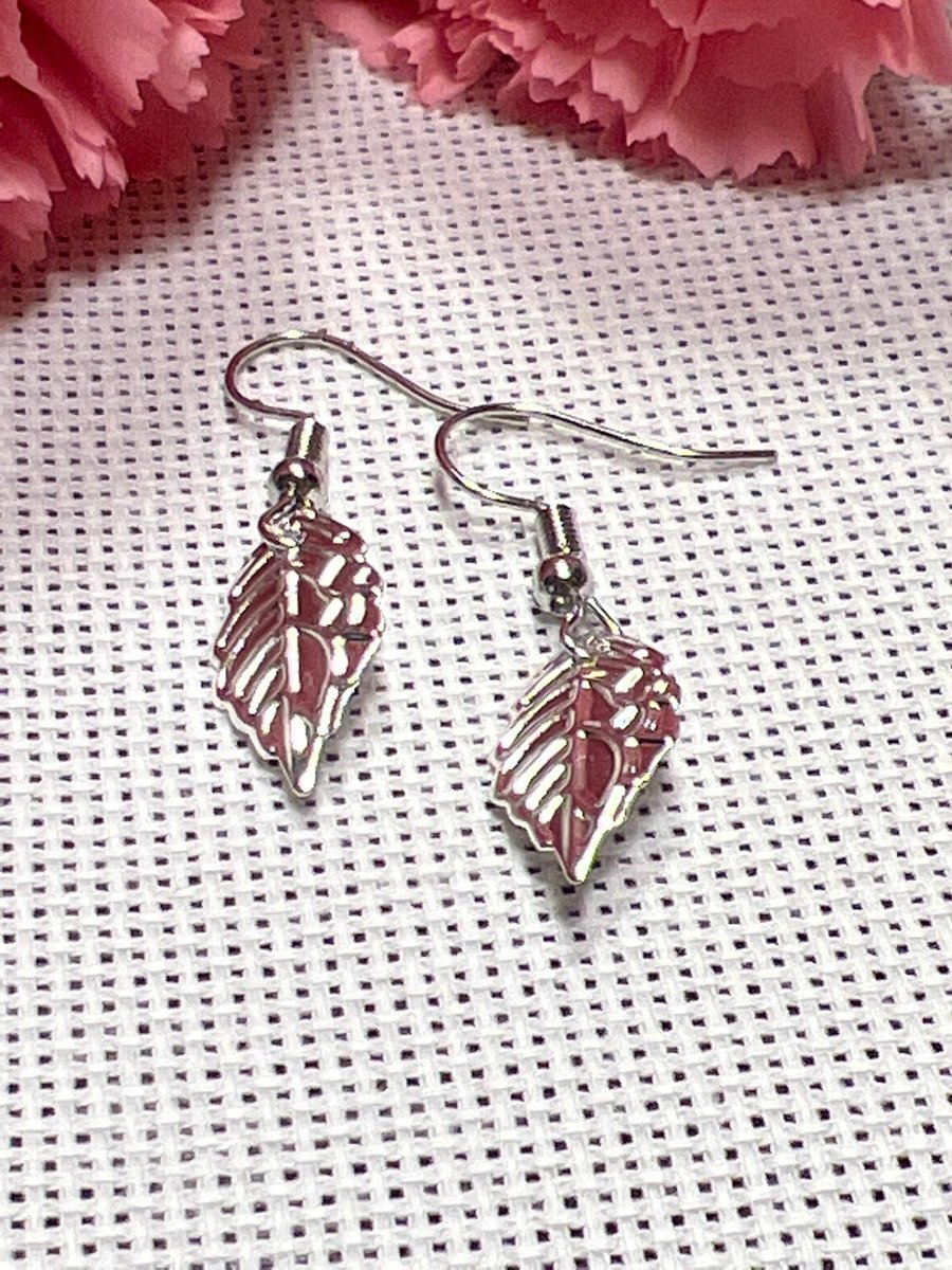 BennyM1029's tweet image. Excited to share this item from my #etsy shop: Silver Leaf Earrings, lightweight Earrings, Small Earrings #leafearring etsy.me/3wzW1zp