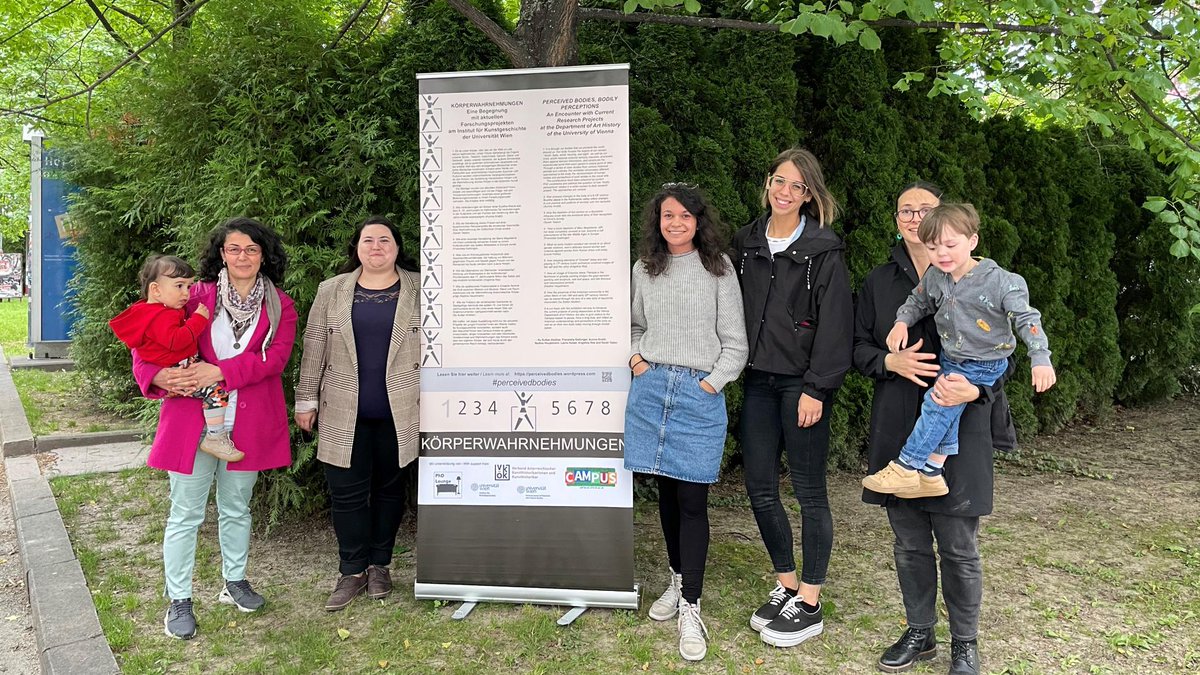 dshcs_univie's tweet photo. Put on an elaborately wrapped turban, a cuirass or a crazy wig - how does the way you perceive yourself change and do others look at you differently? Angelina Illes, Nadine Hauptmann &amp; coll. help you to find out @LNF_Austria 
#arthistoy #ScienceToPublic  
https://t.co/3pBZU8etx8 https://t.co/f6o0UsBL6J
