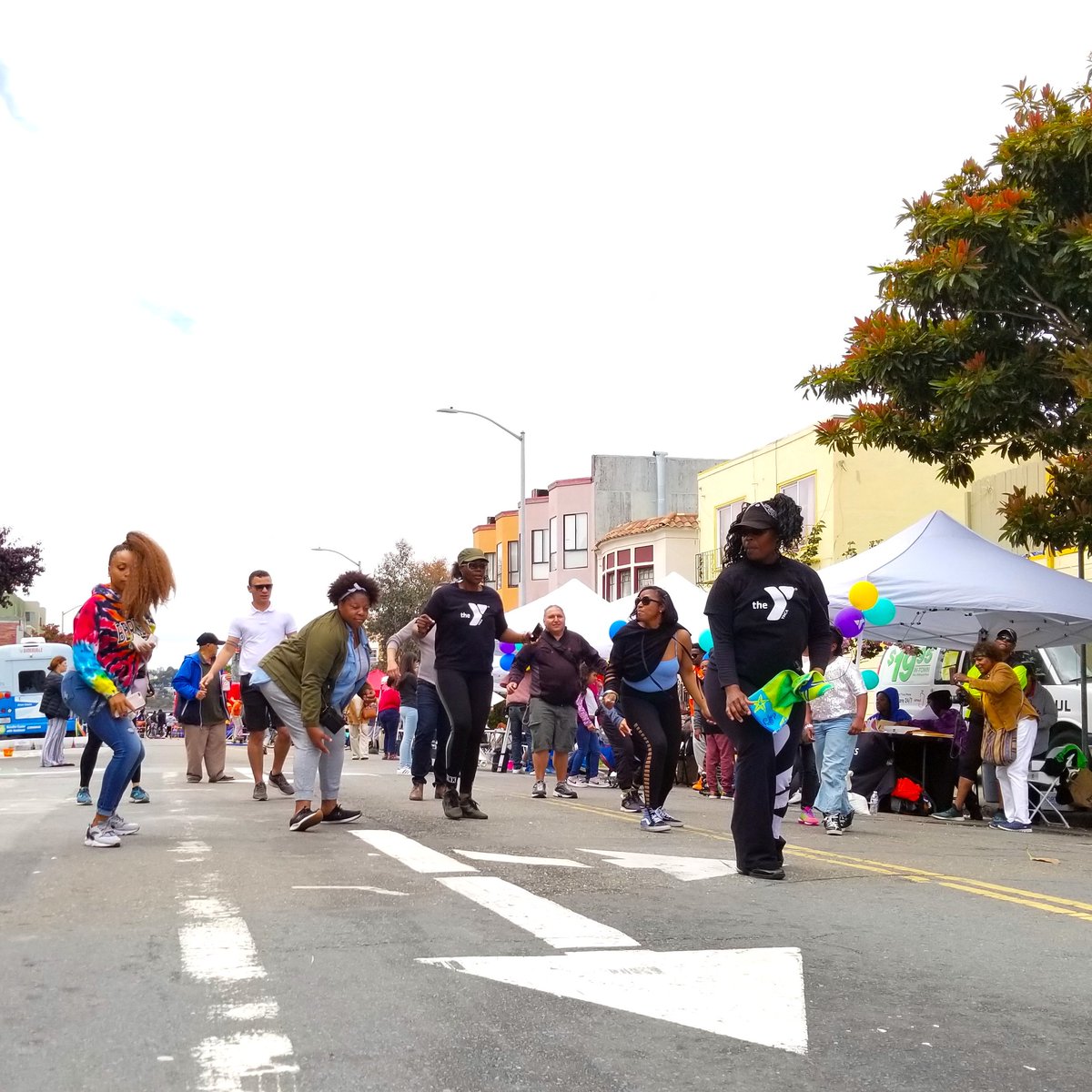 SundayStreets's tweet image. Join @BayviewYMCA for Healthy Kids Day this Sunday! Get the kiddos active with a jumbo bounce house, bike classes for kids &amp;amp; movement classes 🚲💜🎶

🗓 Sunday, May 22nd
🕚 11AM-4PM
📍 Revere btw Lane &amp;amp; Keith
🔗 sundaystreetssf.com/bayview
~~
🎨💚 poster artwork by @breenache