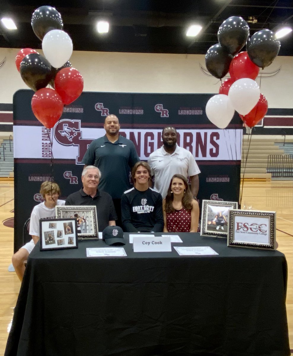 CoachForshee's tweet photo. Congratulations Coy on your commitment to run track at Fort Scott! @GRHSABC @WeAreGRHS @lcisdathletics @Duns_more @fbheraldsports @Coycook27 @GRHSBOYSTRACK https://t.co/lqQbh0i2DR
