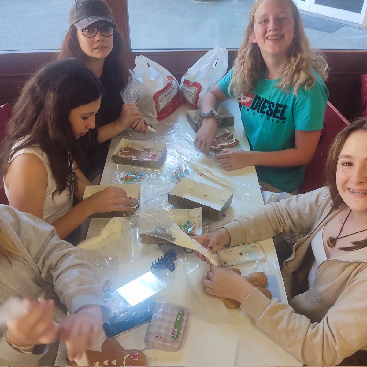 Ch_Toilier's tweet photo. Bienvenue au Palais du Pain d'Epices ! Magie, gourmandises et créativité après les efforts physiques #alsace2022 #mslearns https://t.co/q72RRIFC58