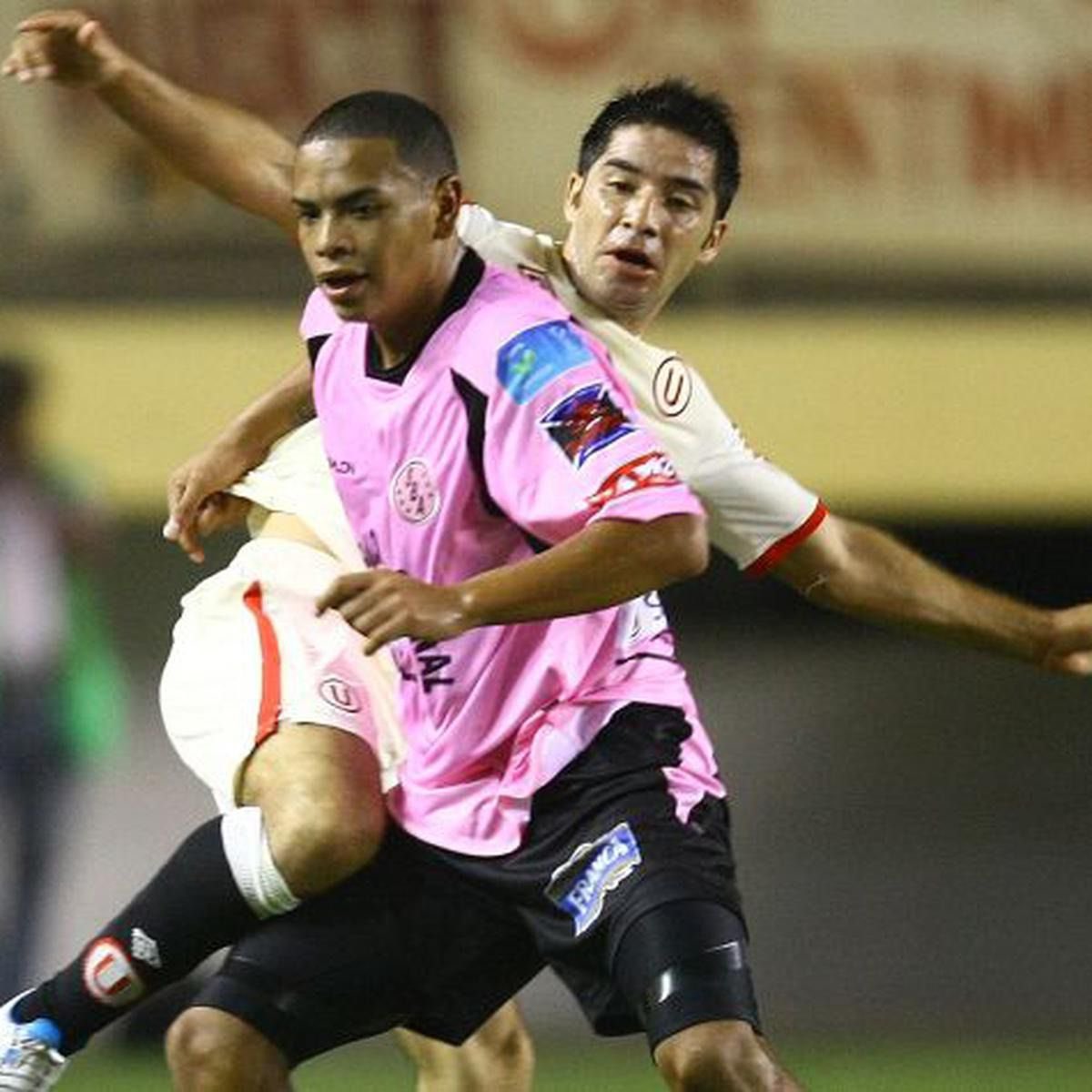 FCFutbol_Club's tweet photo. “ME QUIERO RETIRAR EN SPORT BOYS” 💗
Callens: "De acá a unos 10 años, sí, me retiro en Sport Boys” https://t.co/ByIwHdPoLT