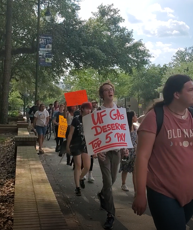 uf_gau's tweet photo. THANK YOU to everyone who stood with UF graduate assistants yesterday against starvation wages! UF knows now that we are NOT tired, we are READY to continue negotiating, and we will not stop until we get the livable minimum stipend we deserve. #Top5Pay https://t.co/pTxWVhd1uo