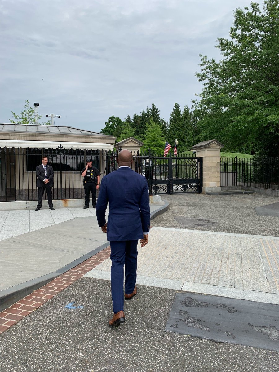Like I’ve been saying: Georgians need strong student debt relief.

I’m at the White House today to share that message directly with the President.