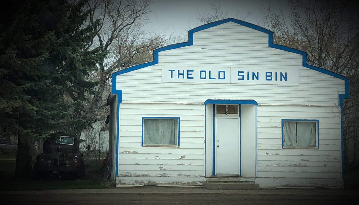 Badsmoke23's tweet photo. Close to the hotel, near the rinkβ¦a true βtell me moreβ moment π€£ #SaskTravels #IfThatCornbinderCouldTalk @TourismSask #namethattown https://t.co/4zc22mYQj2