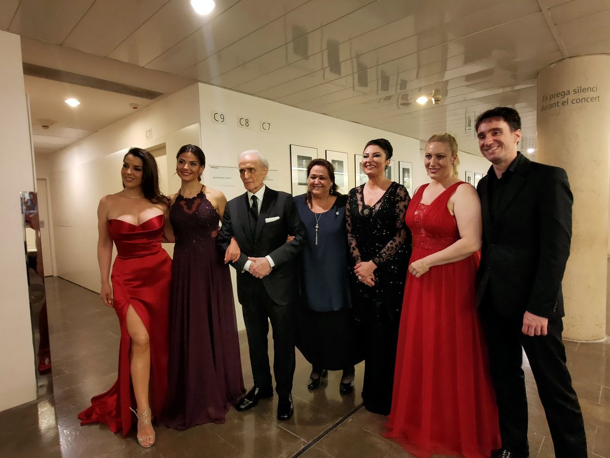 🌟Gràcies a tots per aquesta nit màgica de música. Ha estat meravellós.

🌟Gracias a todos por esta noche mágica de música. Ha sido maravilloso.

🌟Thank you all for this magical night of músic. Ir was marvelous