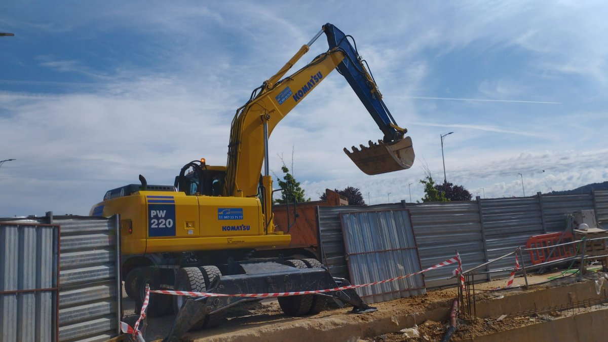 Continuamos vaciando solar en La Granja, en León.
#excavacionesmancenido #excavaciones#derribos #movimientodetierras #vaciadodesolar #viviendaenleon