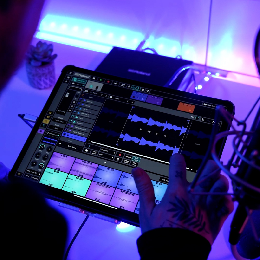 RolandZenbeats's tweet photo. Meet ZR1. The future of Beatmaking.
You asked and we listened! Our drum sampler is a new kind of beat machine. Fast track your drumming with seminal Roland samples from the TR-808, TR-909, and more. Or use your own sounds to build the kit of your dreams. https://t.co/Ld2ZinJQ1G https://t.co/vhAWMI6FE7