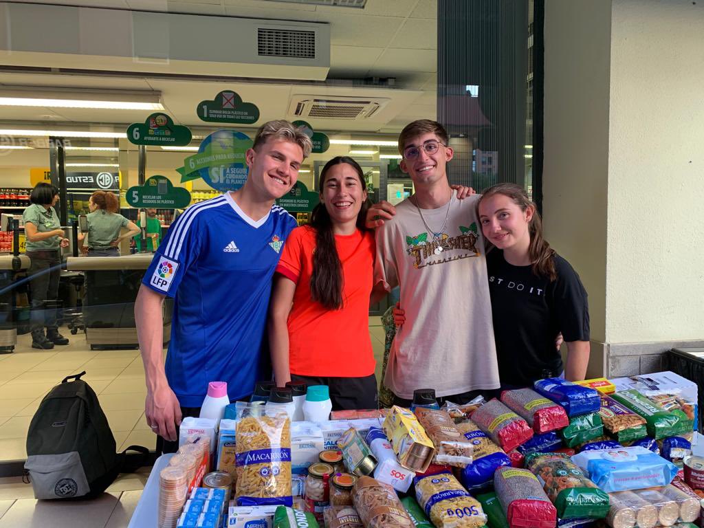 ¡Tercer día de recogida! 💪🏽
Gracias a tod@s por vuestra colaboración 🤝
“Casi todas las cosas buenas nacen de una actitud de aprecio por los demás “