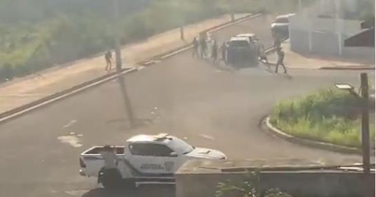 🚨|#SucesosDL| Haitianos reciben a pedradas a los agentes de Migración en Ciudad Juan Bosch

🔗ow.ly/QIAG50JbAAg

#DiarioLibre #Migración #Haitianos #CiudadJuanBosch #Deportaciones