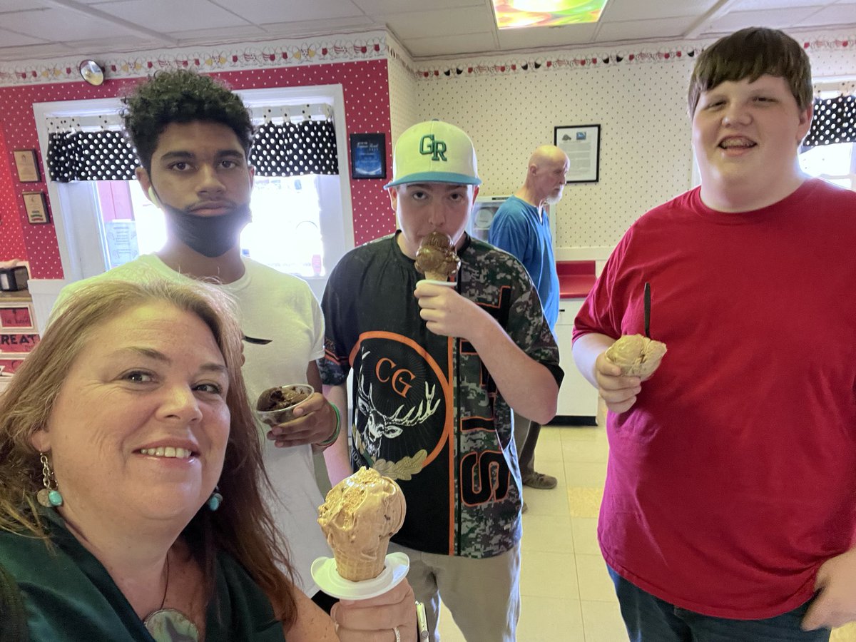 iLabYear5Days152-155: Celebrating another FINAL FOUR finish for our iLab Sports Marketing team this year! We are so proud of how you all problem solve, think creatively, collaborate, and get things done! You are an amazing team with bright futures…💙💚