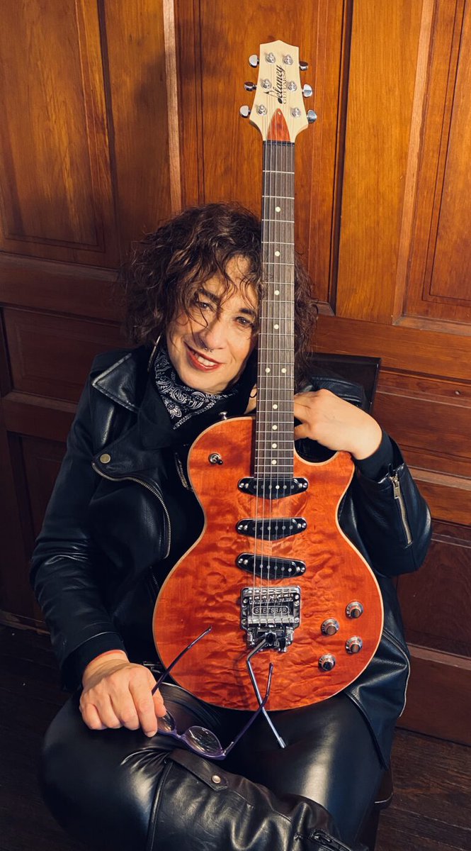 ChicagoBluesNet's tweet photo. Meet some of the Chicago Blues Masters who teach with Chicago Blues Network, like Joanna Connor! 
https://t.co/M1BLvjYrbr

Sign up to learn with Joanna Connor: https://t.co/xI5Rj7ELUb

#chicagoblues #blues #bluesguitar https://t.co/QERyqkBVSq
