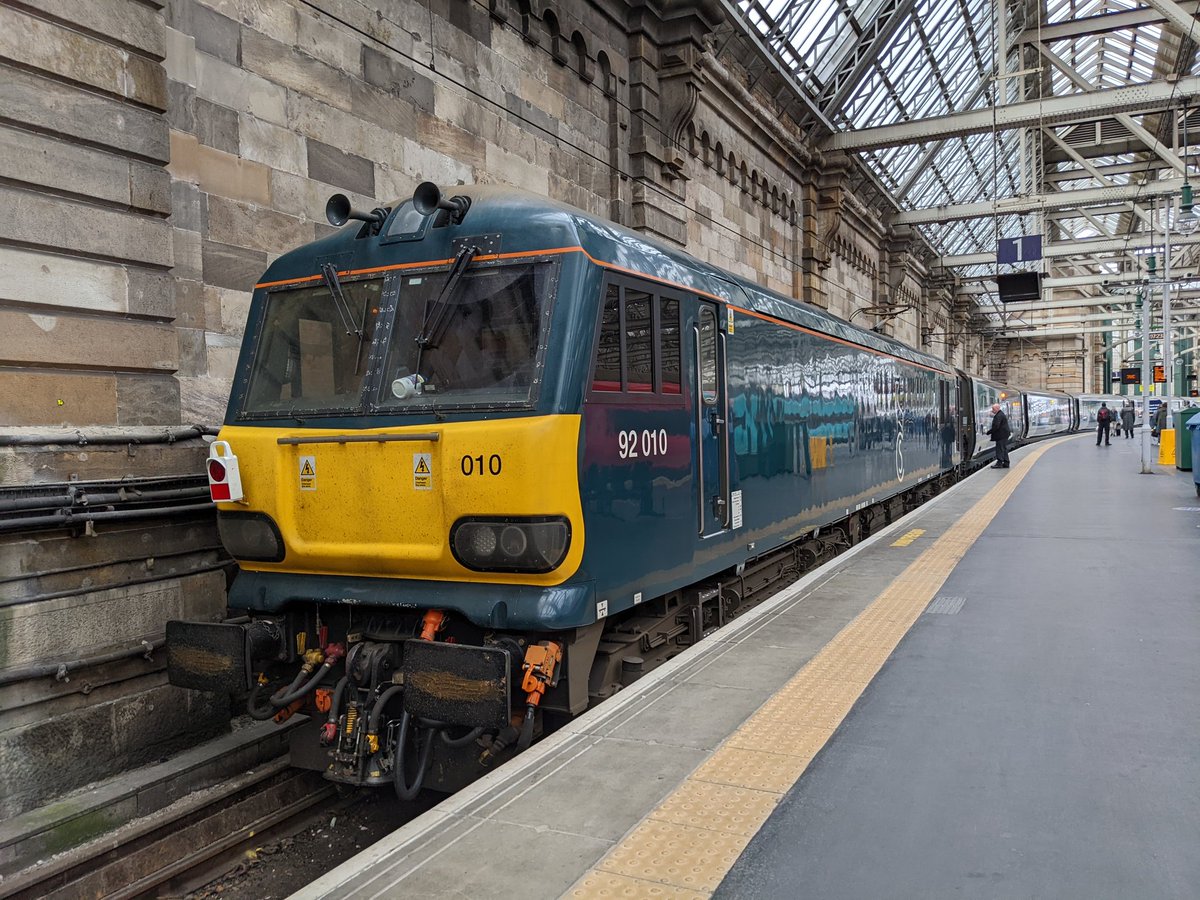 BPackersGuide's tweet photo. Here are a few more impressions from the @CalSleeper and its @_DiningCar 

#Backpacking #Scotland #TrainTravel #OvernightTrain #DiningCar #Speisewagen #Nachtzug https://t.co/ErGnYMe9x9